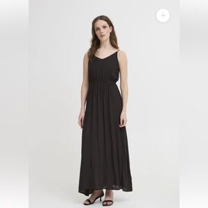 H&M black maxi crêpe dress